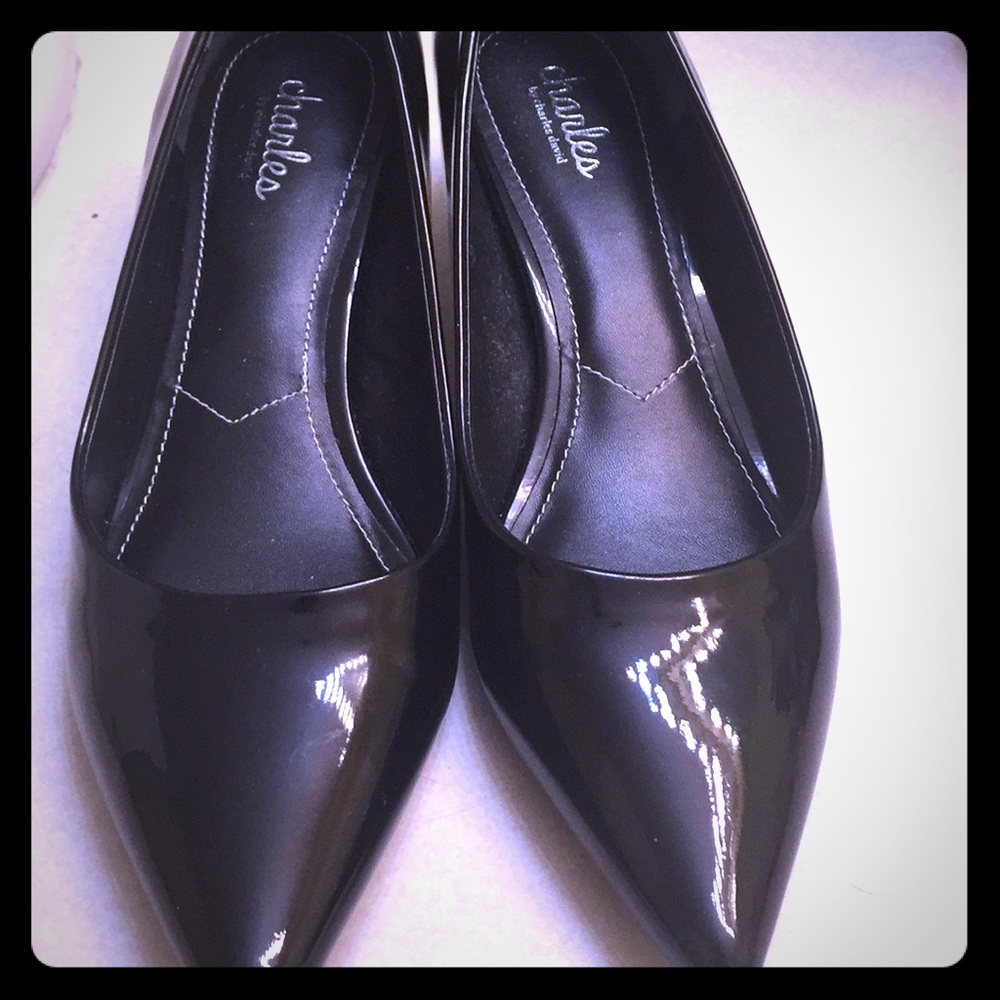 Low heel pumps